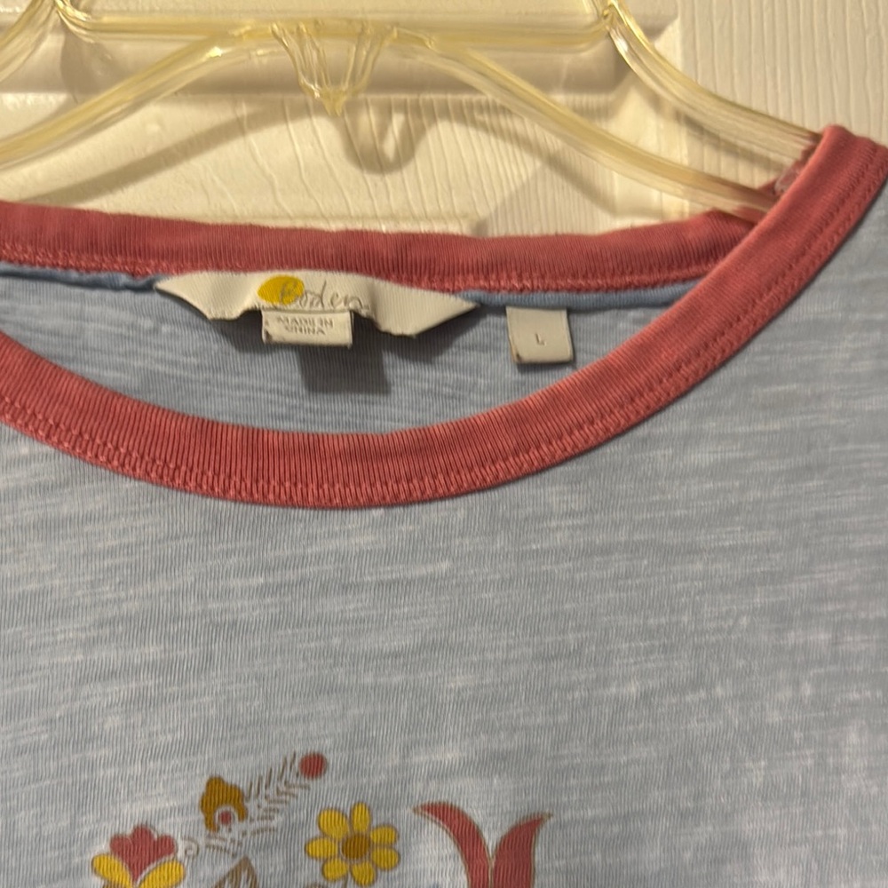 Boden Light Blue T-Shirt with Bird and Floral Design - Picture 4 of 5